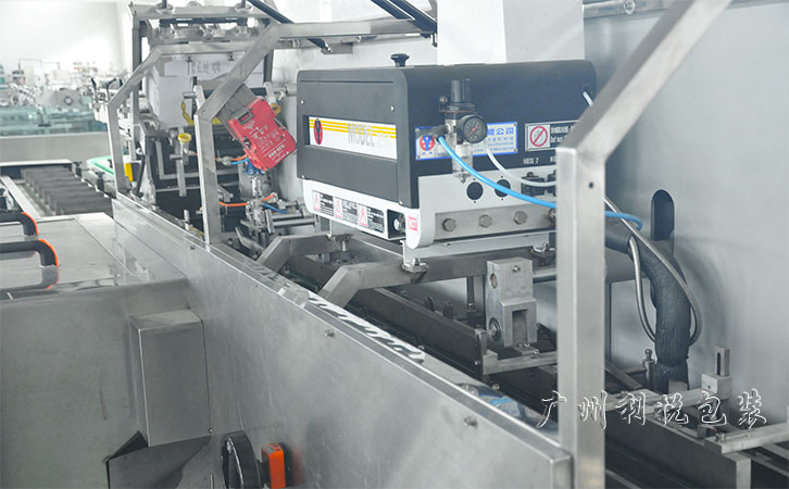 自动高速装盒机